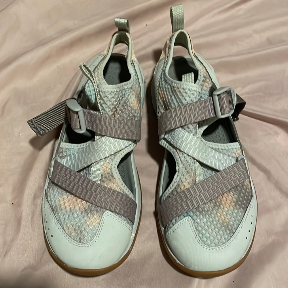 Chaco hiking shoe. EUC